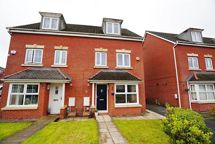 4 Bedroom Semi Detached House For Sale In Hazel Pear Close, Horwich, Bolton, BL6