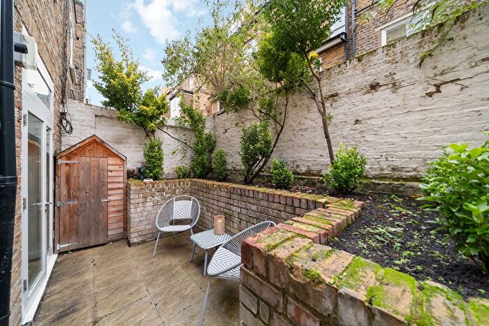 1 Bedroom Flat For Sale In Southerton Road, Brackenbury Village, Hammersmith, W6