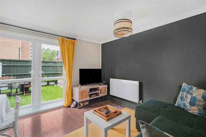 2 Bedroom Apartment To Rent In Salisbury Close, London, Southwark, SE17