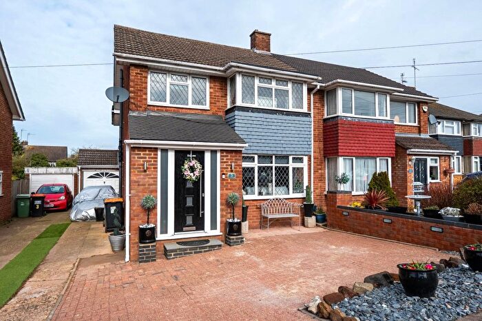 4 Bedroom Semi-Detached House For Sale In Lockington Crescent, Dunstable, Bedfordshire, LU5