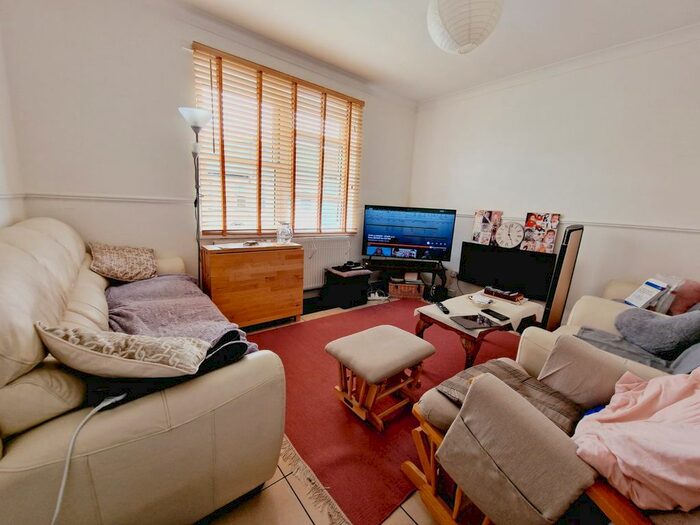 1 Bedroom Flat To Rent In Colina Road, Harringay, N15