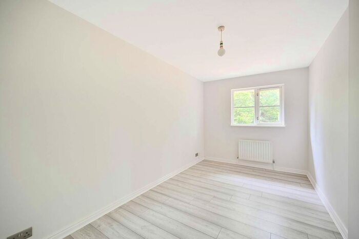 2 Bedroom End Terrace House To Rent In Autumn Drive, Sutton, SM2