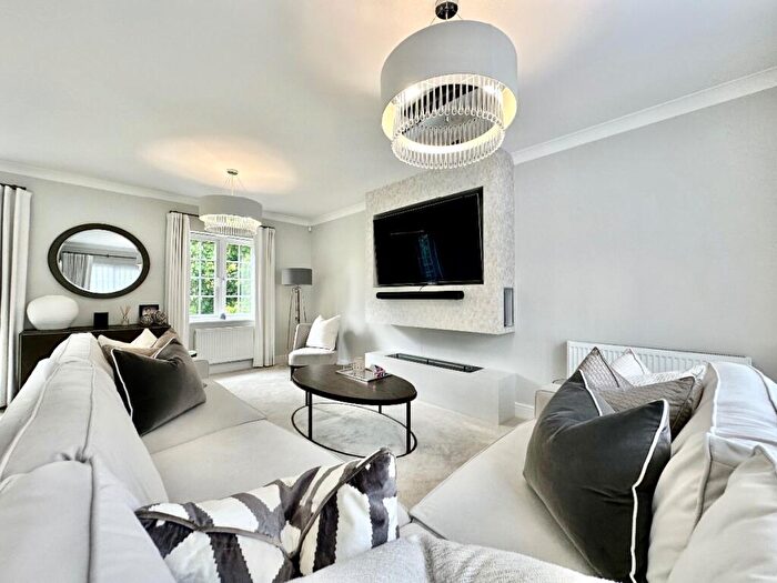 3 Bedroom Semi-Detached House For Sale In Osborne Heights, Brentwood, CM14