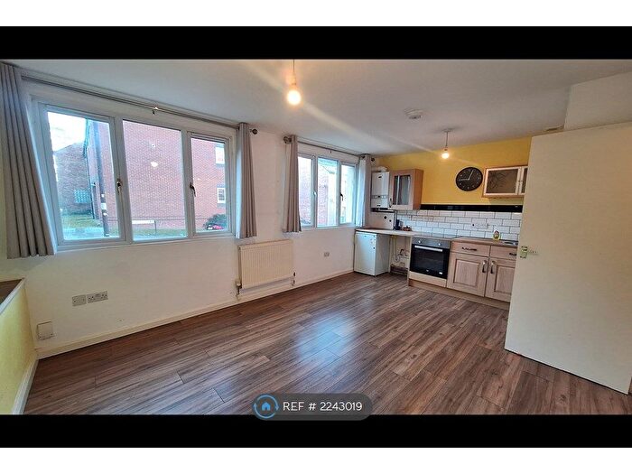 1 Bedroom Flat To Rent In Harding Terrace, Northampton, NN1