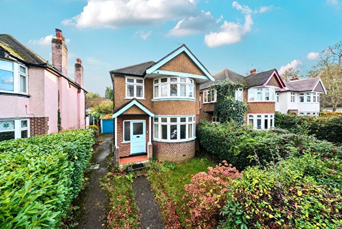 3 Bedroom Detached House For Sale In Cavendish Road, Woking, GU22
