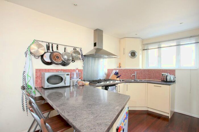 3 Bedroom Apartment To Rent In Opal Street, London, SE11