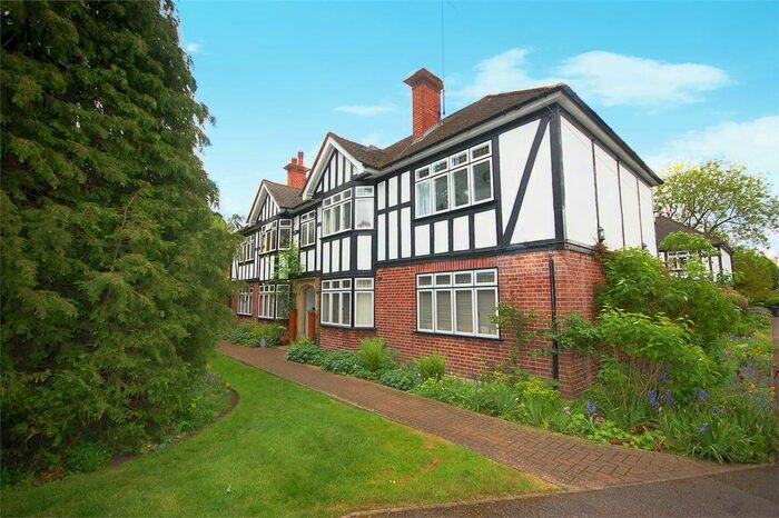 2 Bedroom Flat To Rent In Queens Road, Teddington, TW11