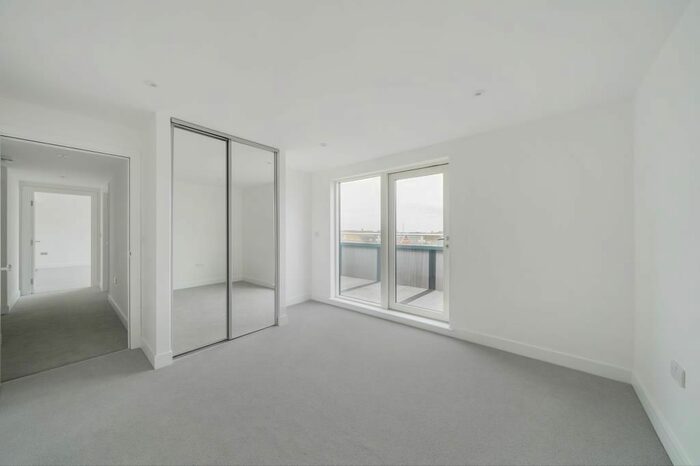 2 Bedroom Flat To Rent In Thames Street, Staines Upon Thames, TW18