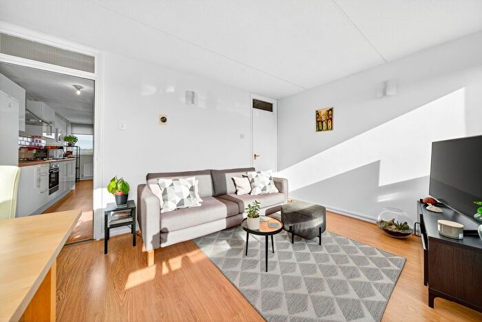 3 Bedroom Flat For Sale In Pooles Park, Fyfield Pooles Park, N4