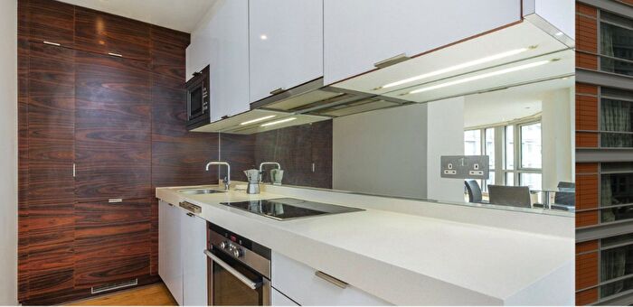 2 Bedroom Apartment To Rent In Fairmont Avenue, London, E14