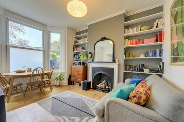 2 Bedroom Flat To Rent In Hither Green Lane, Hither Green, London, SE13