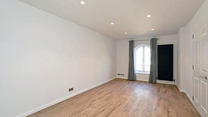 2 Bedroom Flat To Rent In Oak Road, Ealing, W5