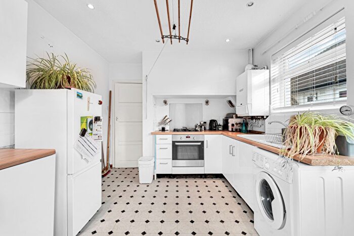 3 Bedroom Maisonette For Sale In Shepperton, Surrey, TW17