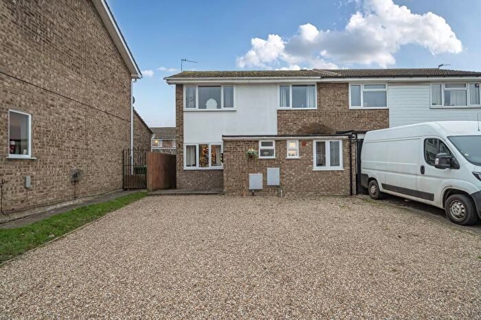 5 Bedroom Semi Detached House For Sale In Cromwell Avenue, Thame, Oxfordshire, OX9