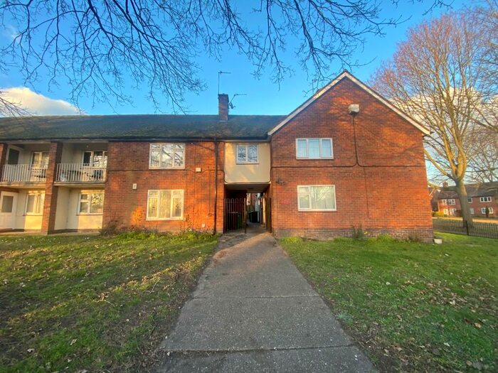 2 Bedroom Flat To Rent In Glapton Lane, Clifton, NG11