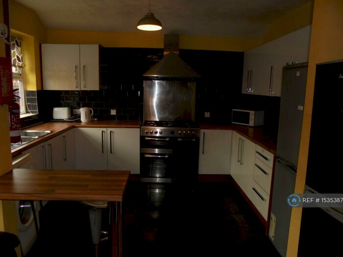 8 Bedroom End Of Terrace House To Rent In Egerton Road, Manchester, M14