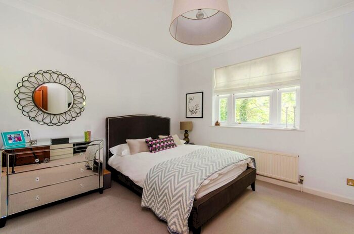 2 Bedroom Flat To Rent In Roxeth Hill, Harrow, HA2