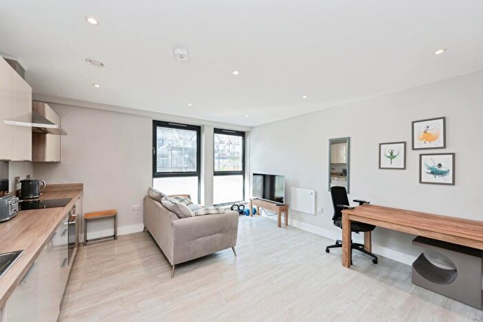 1 Bedroom Flat For Sale In Burlington Road, New Malden, Surrey, KT3