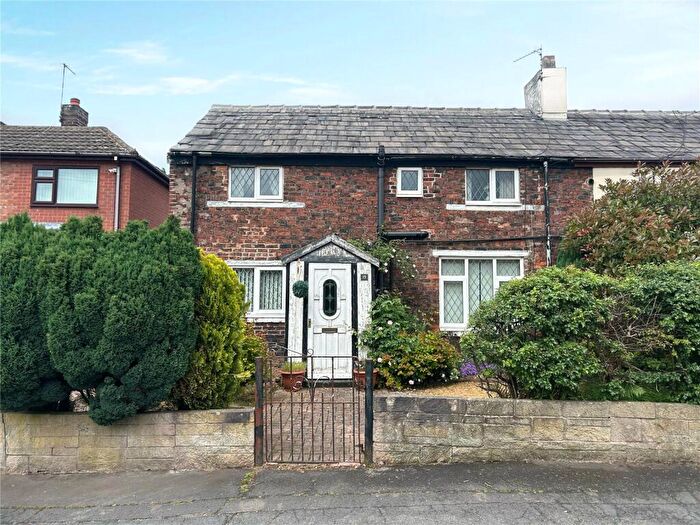 2 Bedroom Semi Detached House For Sale In Hawthorn Road, Manchester, Greater Manchester, M40