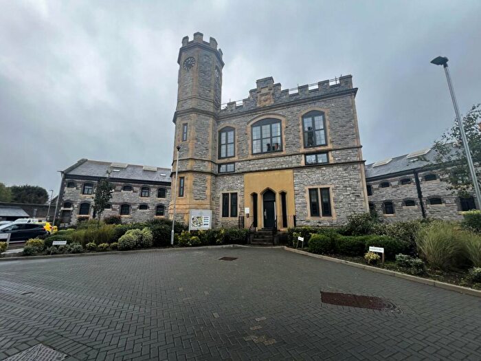 2 Bedroom Flat For Sale In Governors Walk, Portsmouth, Hampshire, PO3