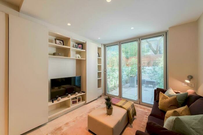 2 Bedroom Flat To Rent In Princess Road, Primrose Hill, London, NW1