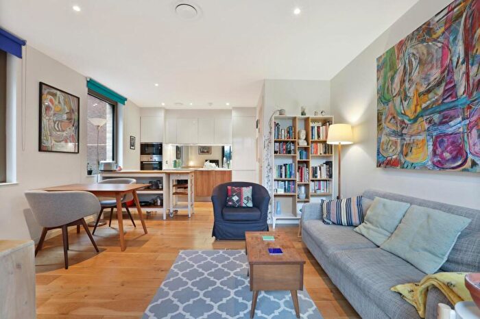 1 Bedroom Apartment For Sale In Camberwell Passage, London, SE5