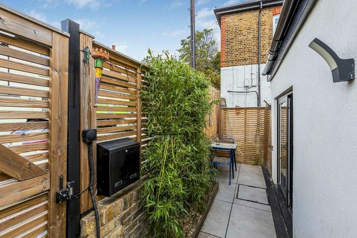 1 Bedroom Property To Rent In Talbot Road, Isleworth, TW7