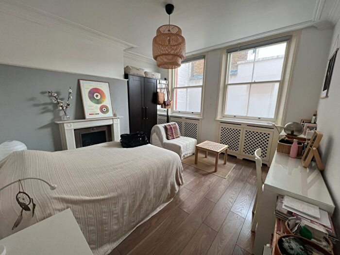 3 Bedroom Flat To Rent In Palace Gate, London, W8