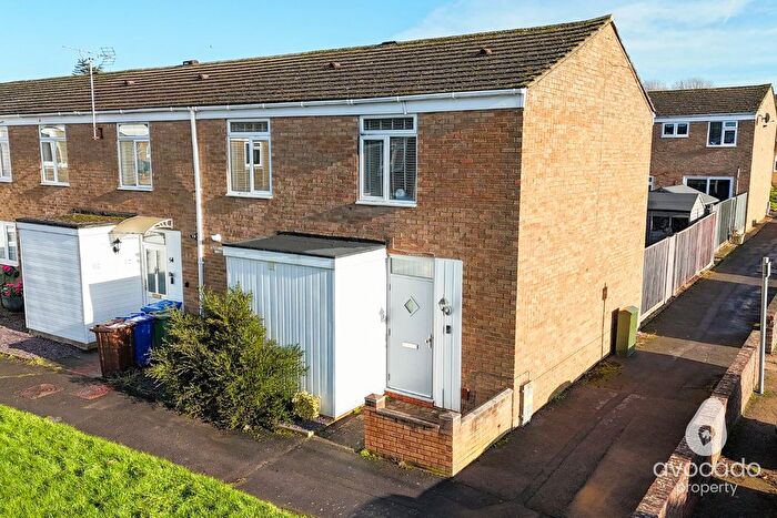 3 Bedroom End Terrace House For Sale In Underwood, Bracknell, RG12
