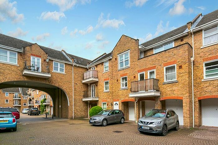 1 Bedroom Flat To Rent In Cedar Terrace, Richmond, TW9