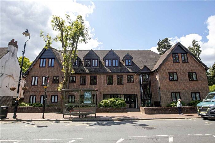 2 Bedroom Flat To Rent In Coulsdon Road, Old Coulsdon, Coulsdon, CR5