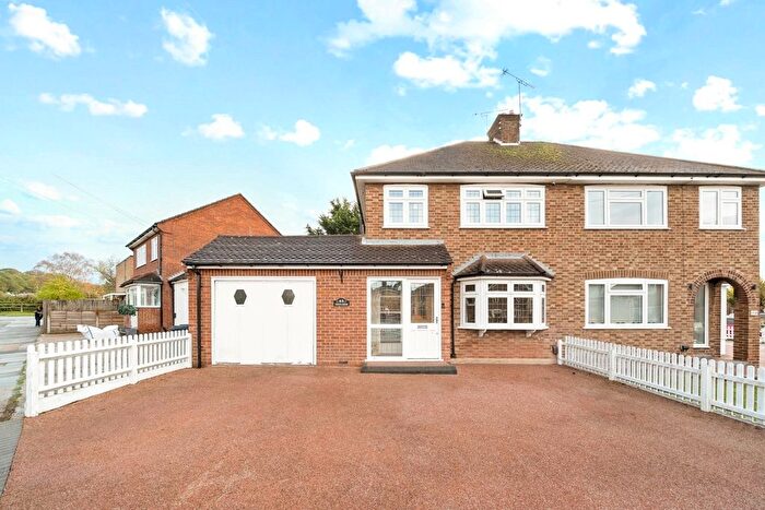 3 Bedroom Semi-detached House For Sale In Thistledene Avenue, Romford, RM5