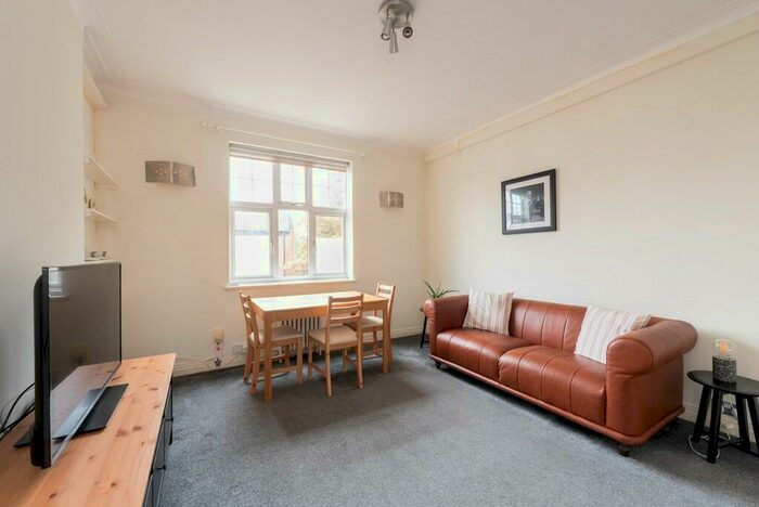 1 Bedroom Apartment To Rent In Belsize Grove, NW3