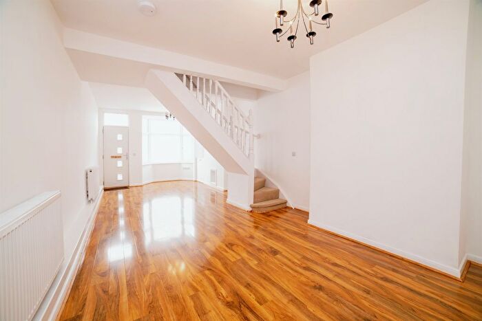 3 Bedroom Terraced House For Sale In Broxtowe Drive, Mansfield, NG18