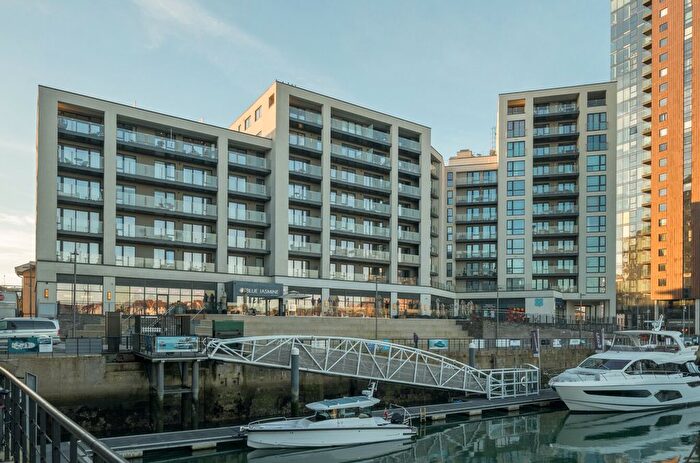 2 Bedroom Flat To Rent In Maritime Walk, Ocean Village, Southampton, Hampshire, SO14