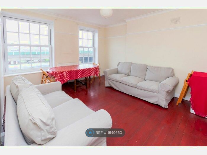4 Bedroom Flat To Rent In Wenham House, London, SW8