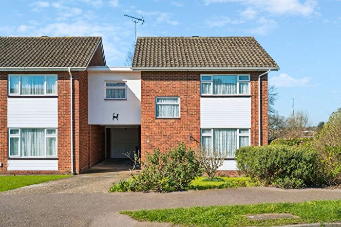 3 Bedroom Link Detached House For Sale In Foxleys, Carpenders Park, Watford, WD19