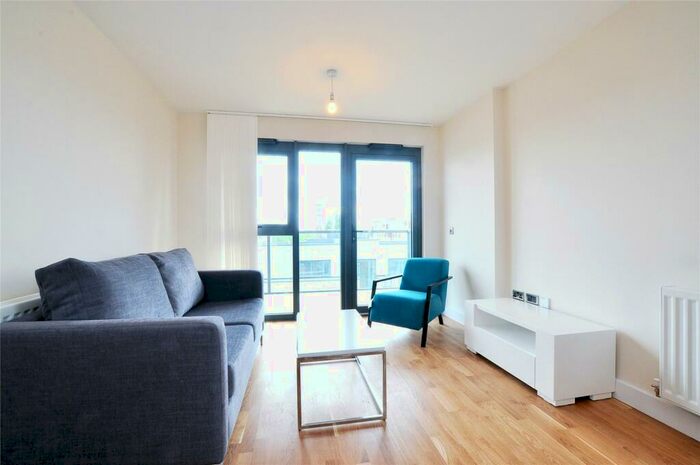 2 Bedroom Flat To Rent In Hythe House, Finsbury Park, N4