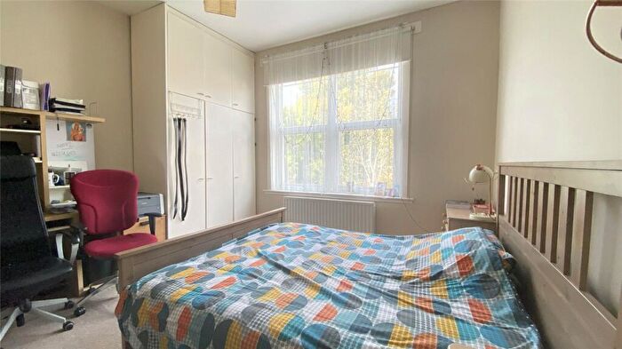 2 Bedroom Apartment To Rent In Woodside Grove, Finchley, London, N12