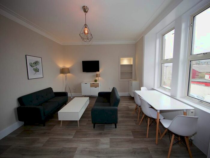 2 Bedroom Flat To Rent In Forest Park Road, Dundee, DD1