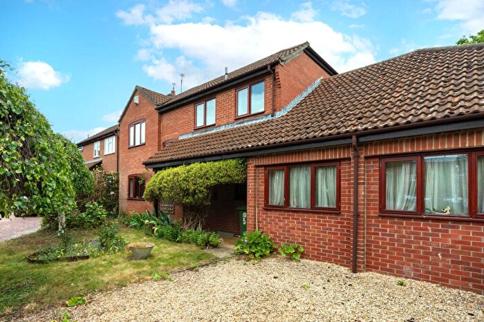 4 Bedroom Detached House For Sale In Badgers Copse, Radley, OX14