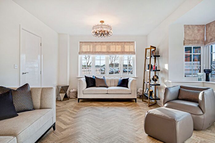 4 Bedroom Detached House For Sale In Featherstone Crescent, Cheadle, SK8