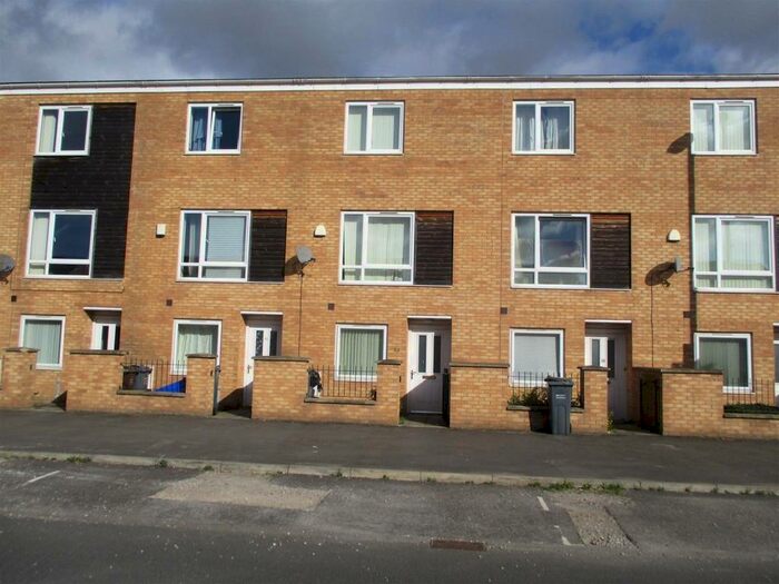 4 Bedroom Terraced House To Rent In Lauderdale Crescent, Grove Village, Manchester, M13