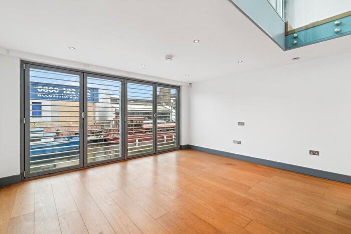 3 Bedroom Mews To Rent In Waterfront Mews, London, N1