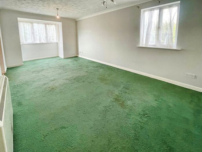 1 Bedroom Flat To Rent In Argent Street, Grays, RM17