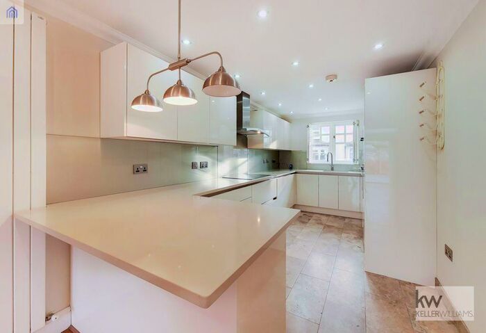 4 Bedroom Terraced House To Rent In Queen Street, Chertsey, Surrey, KT16