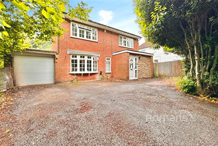 4 Bedroom Detached House For Sale In Wellington Road, Sandhurst, GU47