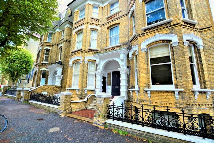 Studio To Rent In The Drive, Hove, BN3