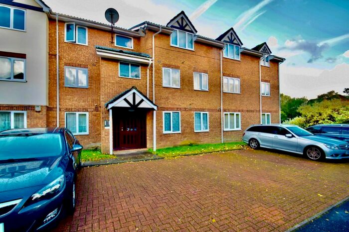 1 Bedroom Flat To Rent In Heathfield Drive, Mitcham CR4