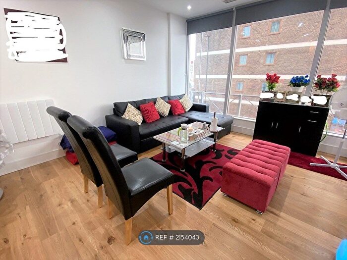 1 Bedroom Flat To Rent In Trinity Square, Hounslow, TW3